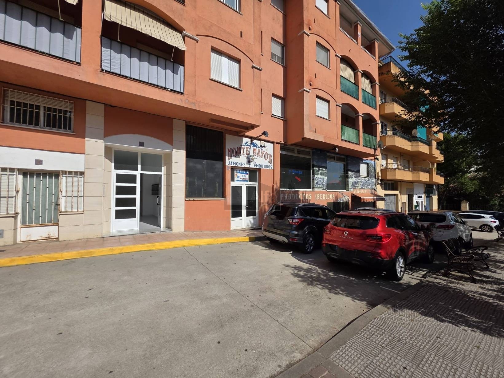 Local en venta en Baños de Montemayor 3/27
